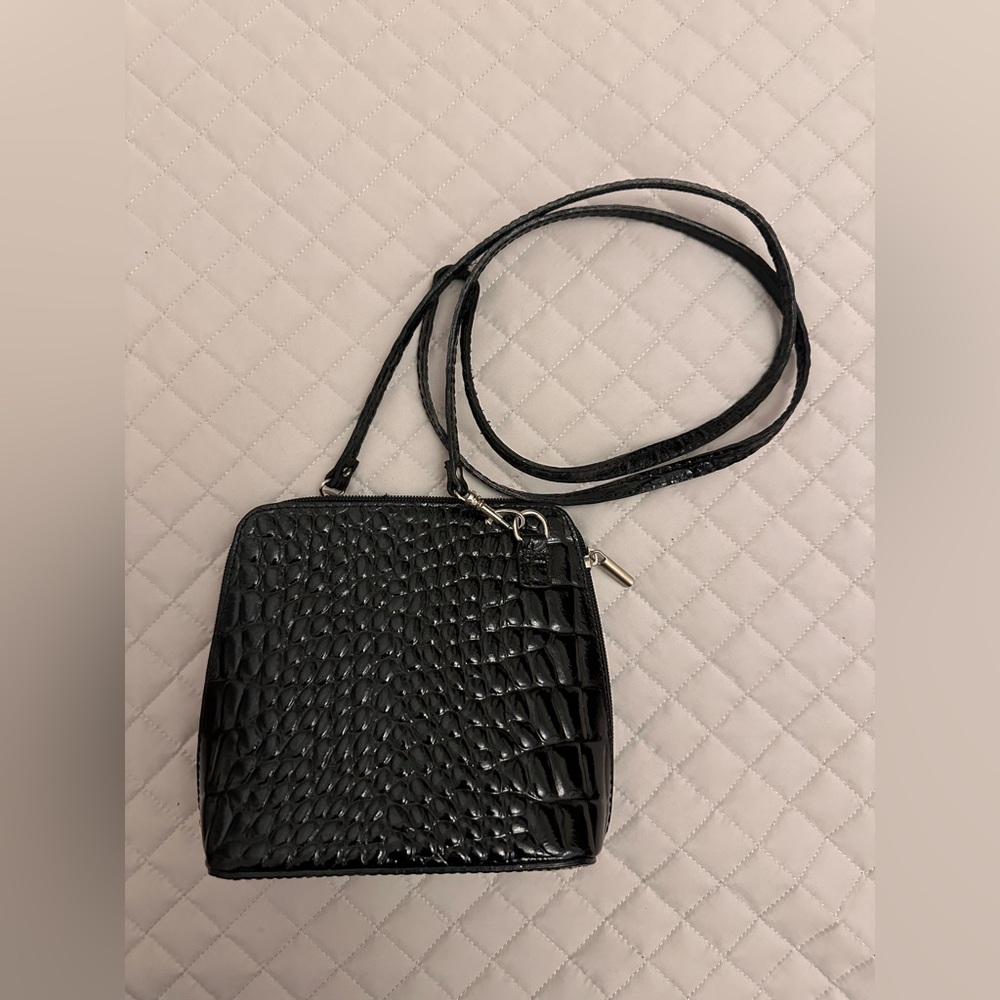 Vera Pelle Black Textured Crossbody Bag